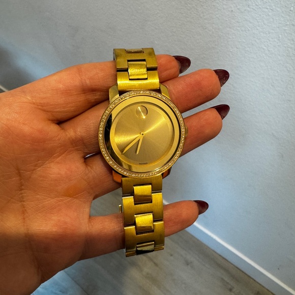 Bold Diamond Gold Dial Gold lon-plated
Unisex Watch - Picture 4 of 6